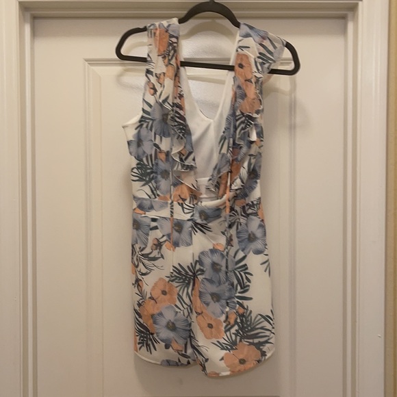 Charlotte Russe Tropical Open Back Romper - Picture 5 of 5